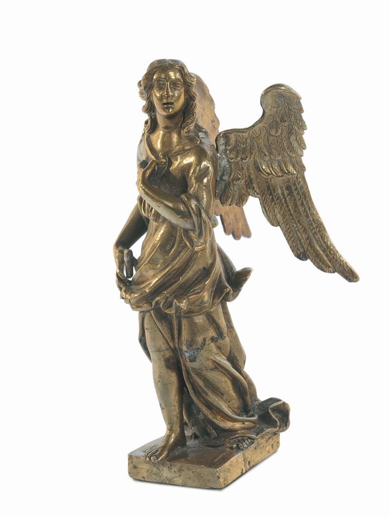 Angelo in bronzo dorato, Italia Centrale prima metà del XVII secolo  - Asta Scultura e Oggetti d'Arte - Cambi Casa d'Aste