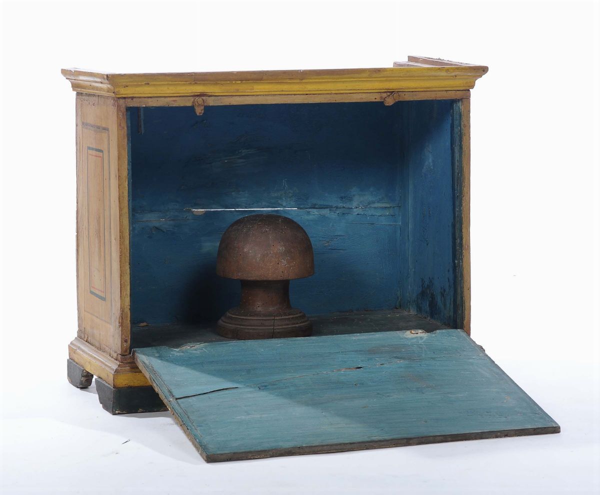 Mobile Porta Parrucca in Legno Dipinto, Fine XVIII Secolo