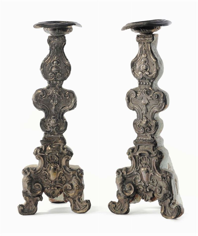 Coppia di candelieri in legno, argento e metallo argentato  - Auction Antique and Old Masters - Cambi Casa d'Aste