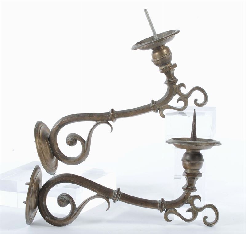 Coppia di bracci in bronzo, XVII secolo  - Auction Time Auction 6-2014 - Cambi Casa d'Aste