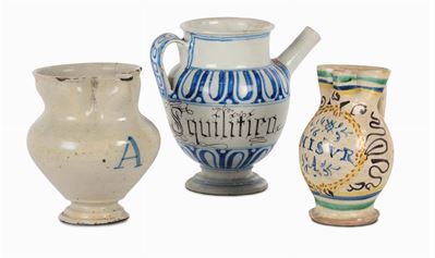 Lotto di Tre Antiche Brocche in Maiolica