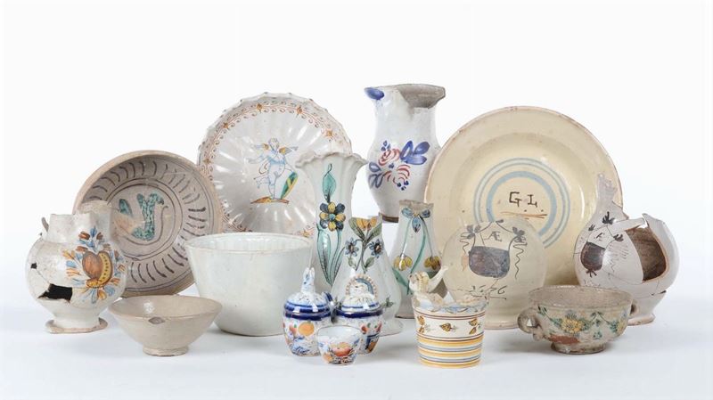 Lotto di oggetti in maiolica diversi  - Auction Antique and Old Masters - Cambi Casa d'Aste
