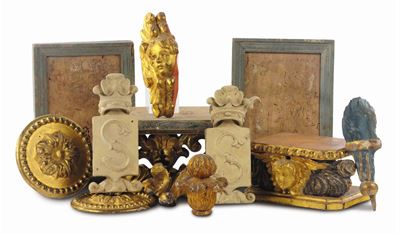 Insieme di Fregi in Legno