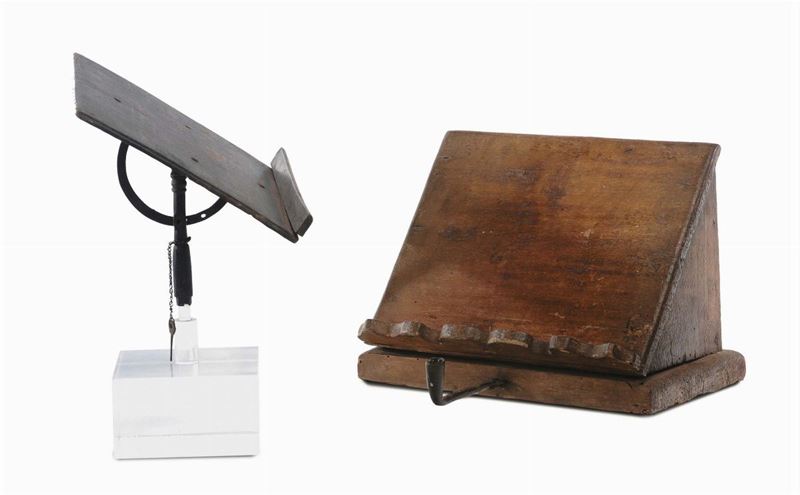 Due leggii da tavolo diversi in legno  - Auction Antique and Old Masters - Cambi Casa d'Aste