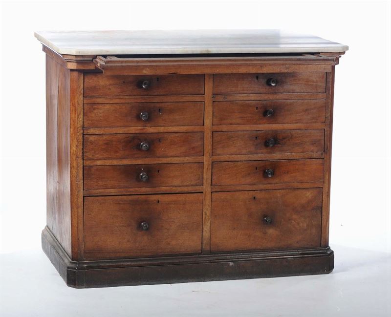 Mobile da ufficio in noce a dieci cassettini, inizi XX secolo  - Asta Antiquariato e Dipinti Antichi - Cambi Casa d'Aste