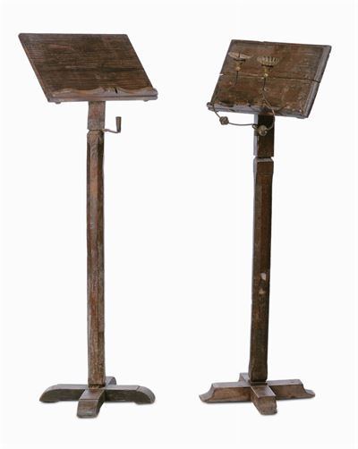 Due Leggii da Terra in Legno con Applicazioni in Metallo, XVIII-XIX Secolo