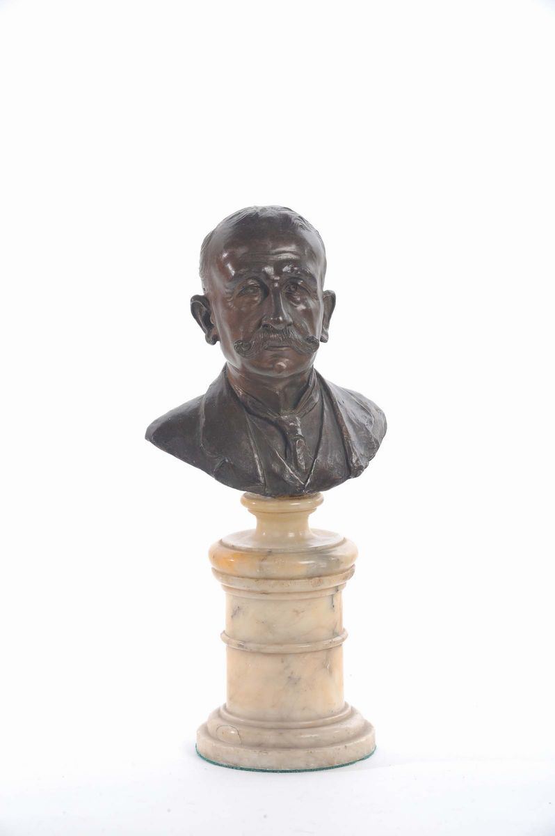 Bustino in bronzo raffigurante uomo con baffi  - Auction OnLine Auction 4-2013 - Cambi Casa d'Aste