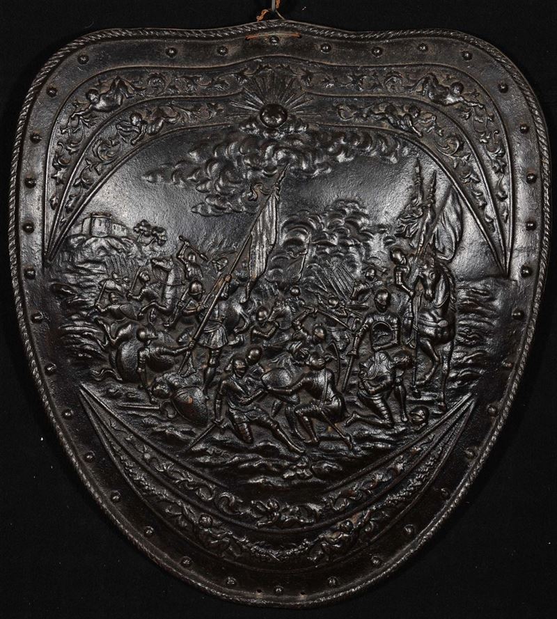 Scudo decorativo in ferro con scena di battaglia,  XIX-XX secolo  - Asta Antiquariato e Dipinti Antichi - Cambi Casa d'Aste