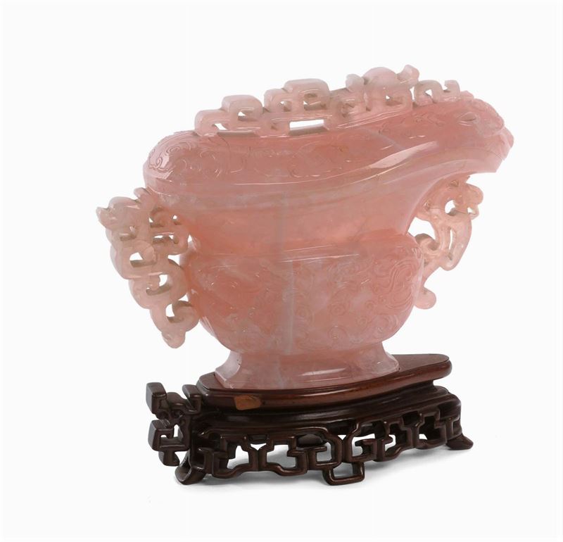 Vaso in quarzo rosa, Cina XX secolo  - Auction Antique and Old Masters - II - Cambi Casa d'Aste