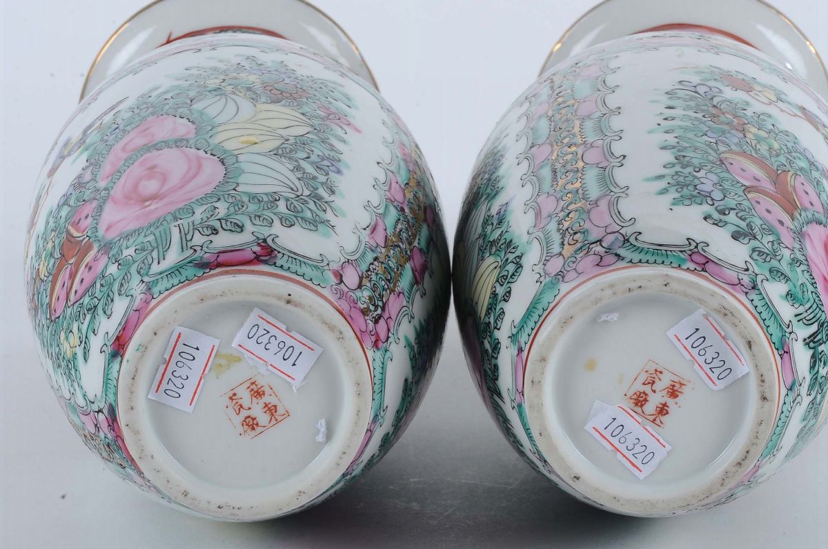 Coppia di Vasi in Porcellana, Cina XX Secolo