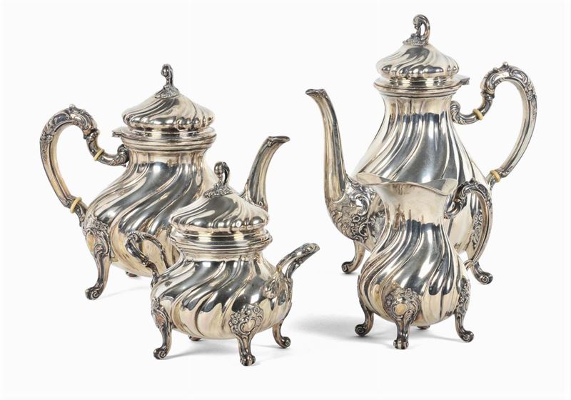Servito té e caffè in argento in stile barocchetto, XX secolo  - Asta Argenti e Gioielli Antichi e Contemporanei - Cambi Casa d'Aste