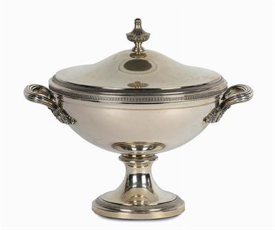 Grande Zuppiera in Argento con Coperchio in Stile Carlo X