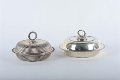 Due Legumiere Circolari con Coperchio in Argento