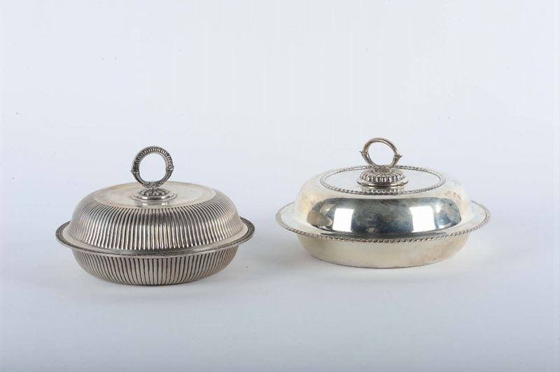 Due legumiere circolari con coperchio in argento  - Asta Argenti e Gioielli Antichi e Contemporanei - Cambi Casa d'Aste