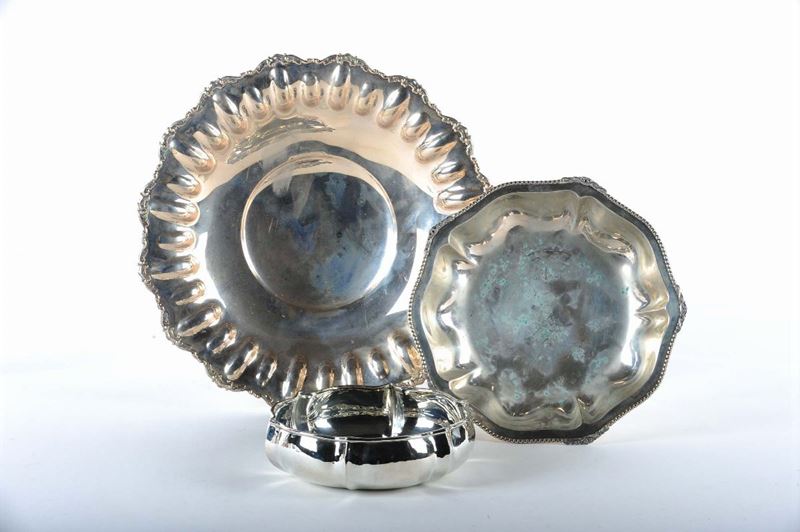 Tre coppe centrotavola in argento  - Asta Argenti e Gioielli Antichi e Contemporanei - Cambi Casa d'Aste