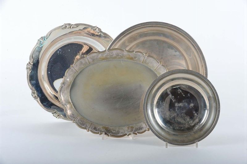 Quattro piatti diversi in argento  - Auction Silvers, Ancient and Comtemporary Jewels - Cambi Casa d'Aste