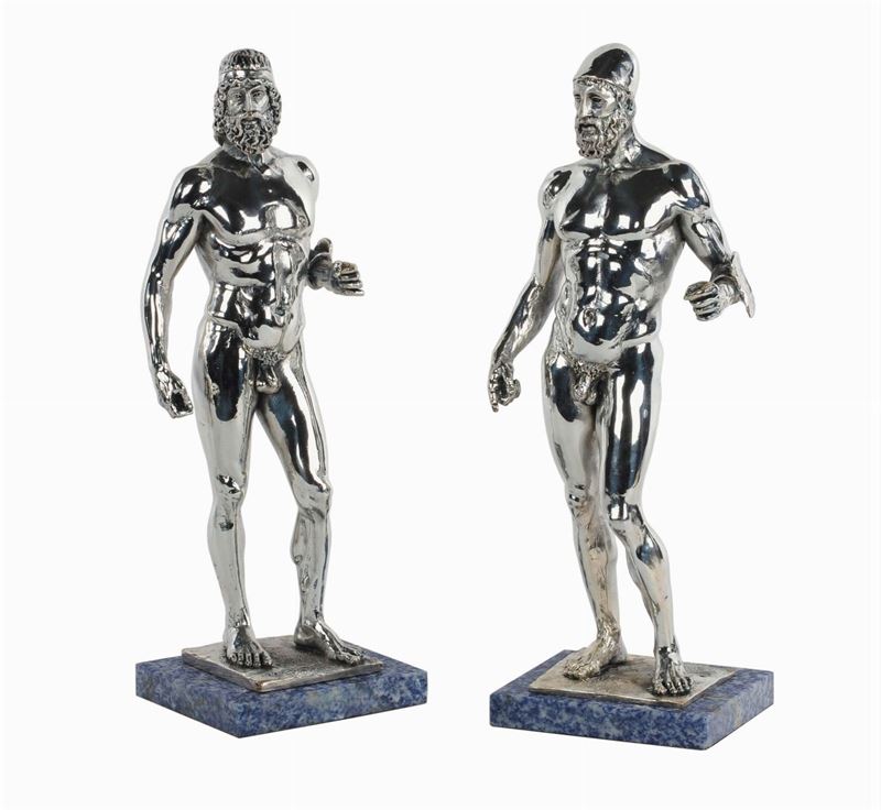 Due figure in argento raffiguranti i bronzi di Riace, scultore A. Santini, XX secolo  - Asta Argenti e Gioielli Antichi e Contemporanei - Cambi Casa d'Aste