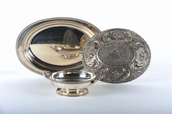 Due coppe ovali ed una circolare in argento