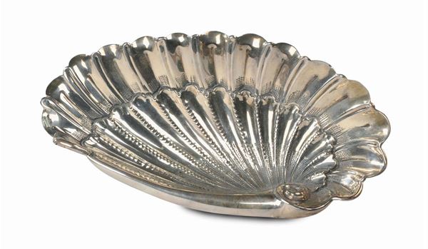 Conchiglia centrotavola in argento, marchio dell’argentiere C. Oro L., Milano XX secolo