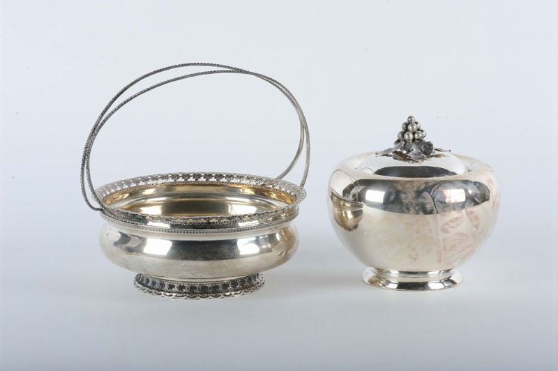 Lotto composto da coppa e cestino in argento  - Asta Argenti e Gioielli Antichi e Contemporanei - Cambi Casa d'Aste