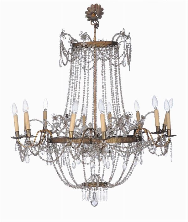 Lampadario in bronzo e cristalli a dodici luci