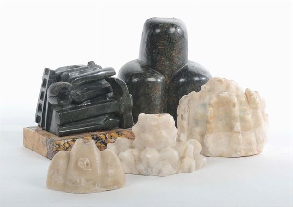 Cinque basi Golgota in marmi diversi