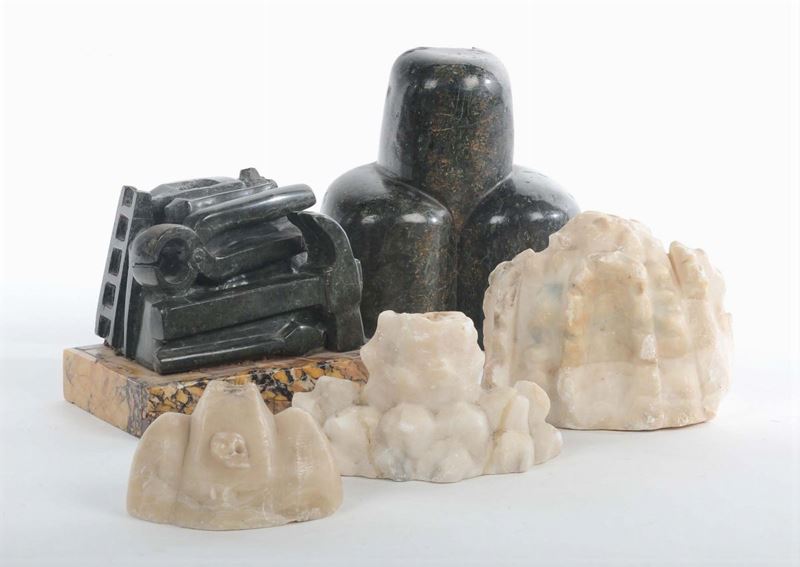 Cinque basi Golgota in marmi diversi  - Auction Antique and Old Masters - Cambi Casa d'Aste