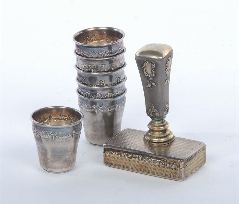Lotto di 6 bicchierini, una scatola ed un sigillo in argento  - Asta Antiquariato e Dipinti Antichi - II - Cambi Casa d'Aste
