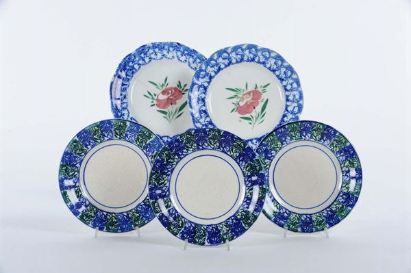 Lotto di cinque piatti in ceramica, Mondovi