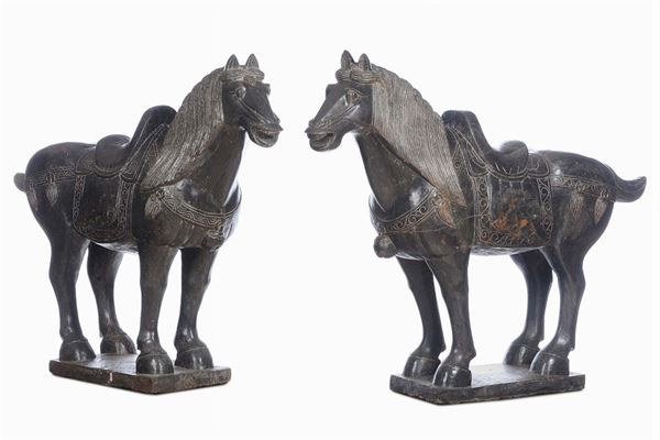 Coppia di cavalli in marmo nero