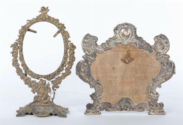 Lotto composto da specchierina in bronzo dorato e cartagloria