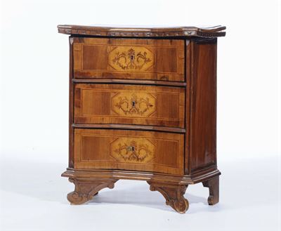 Comodino in Stile a Tre Cassetti
