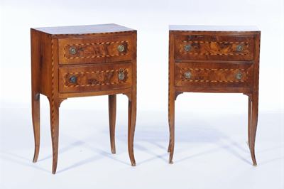 Coppia di Comodini in Stile