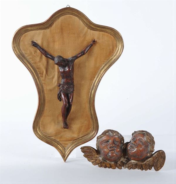 Crocifisso in legno intagliato