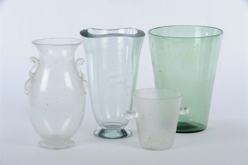 Quattro vasi in vetro diversi  - Auction Antique and Old Masters - Cambi Casa d'Aste