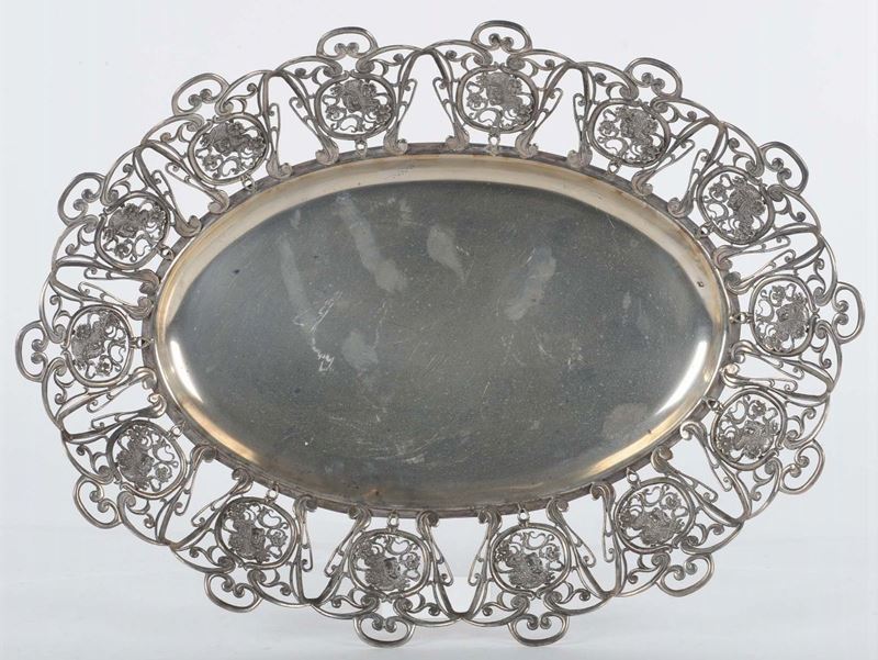 Vassoio in argento con bordo traforato  - Asta Argenti e Gioielli Antichi e Contemporanei - Cambi Casa d'Aste