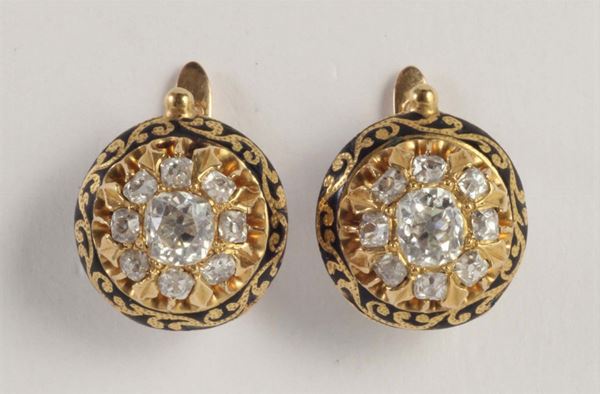 Orecchini con rose di diamanti e smalto