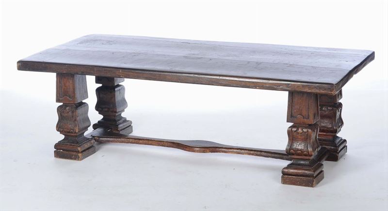 Tavolo basso in noce composto da elementi antichi  - Asta Antiquariato e Dipinti Antichi - Cambi Casa d'Aste