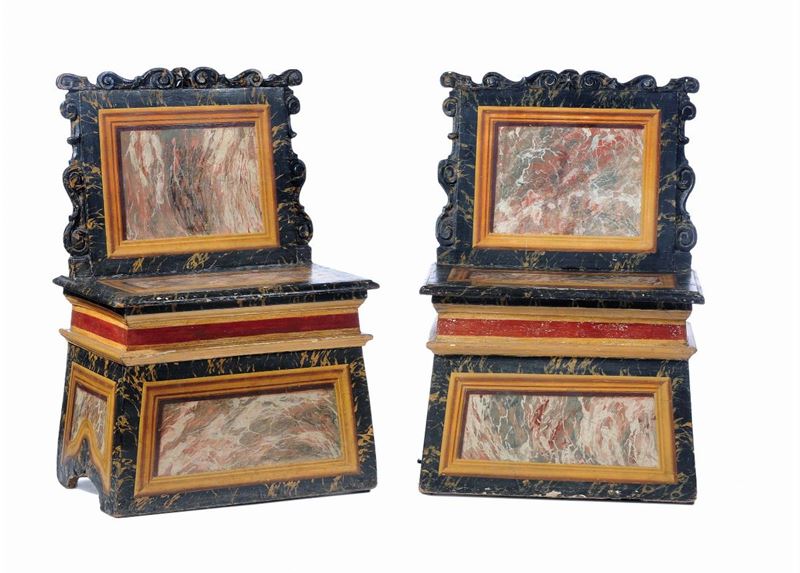 Coppia di panchette da centro dipinte a finto marmo, Roma XVIII secolo  - Asta Antiquariato e Dipinti Antichi - Cambi Casa d'Aste