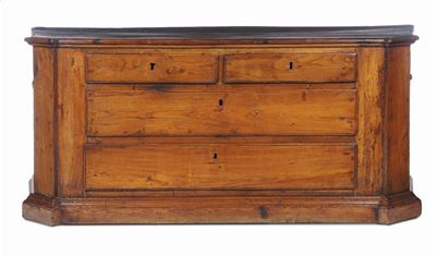 Credenza in Castagno Patinato, Italia Centrale XVIII Secolo