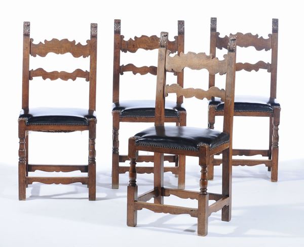 Quattro sedie in noce intagliate, inizio XVIII secolo