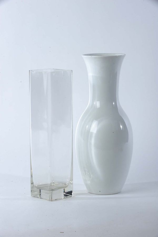 Lotto composto da due vasi e due candelieri