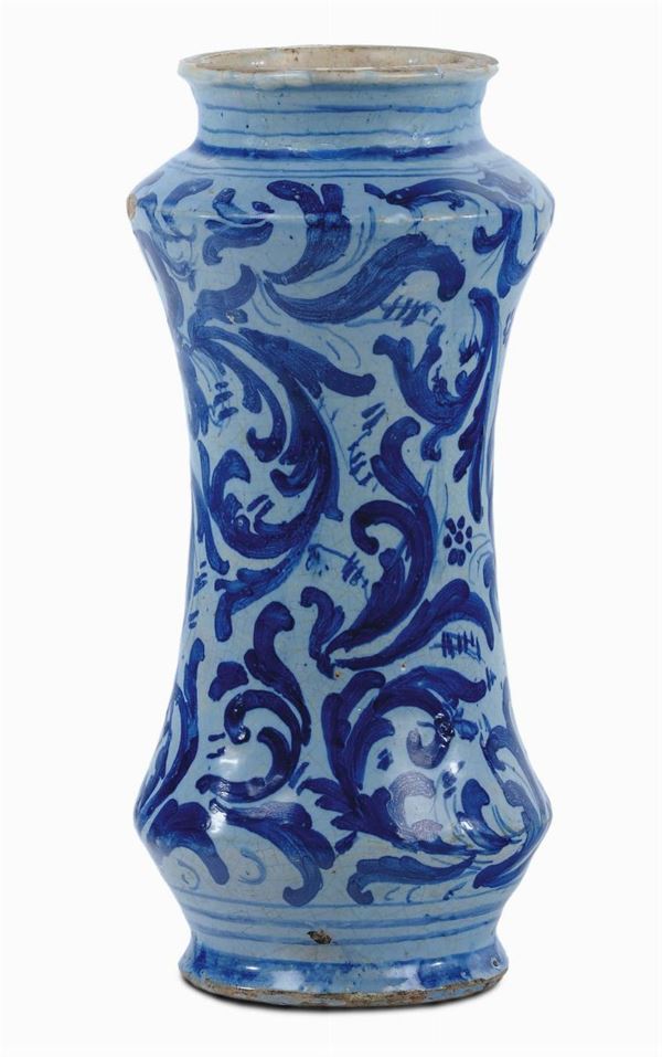 Lotto di due albarelli berrettini in maiolica, Caltagirone XVIII secolo