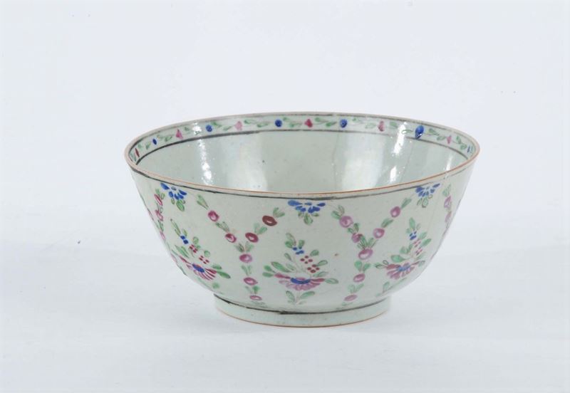 Bowl in porcellana policroma, Cina Compagnia delle Indie XVIII secolo  - Asta Asta OnLine 7-2013 - Cambi Casa d'Aste