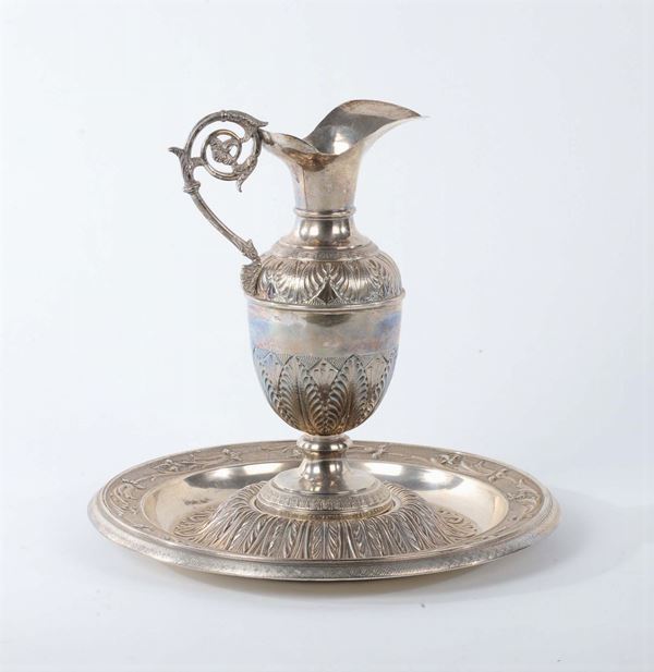 Versatoio in argento con sotto piatto, XIX secolo