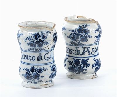 Coppia di Albarelli con Decoro a Fiori di Patate Marca Lanterna