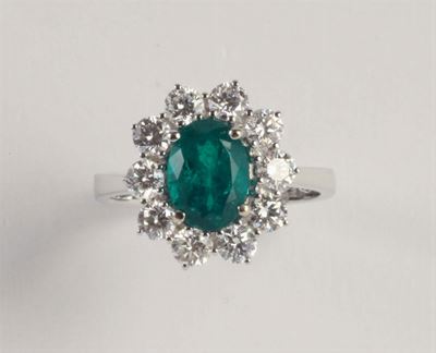 Anello in Oro Bianco con Smeraldo Colombia e Diamanti a Contorno