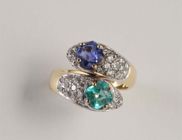 Anello contraré con smeraldo e zaffiro