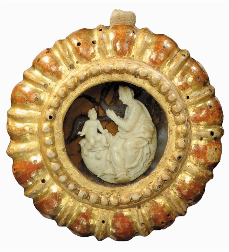 Altorilievo in avorio raffigurante Madonna con Bambino, Italia XVI secolo  - Auction Sculpture and Works of Art - Cambi Casa d'Aste