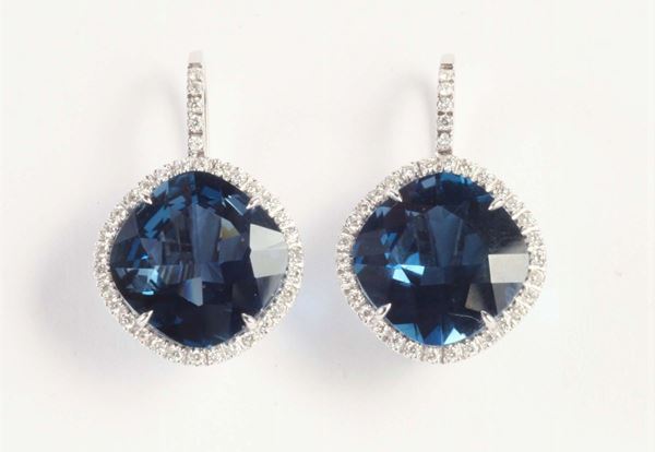 Orecchini con topazio London e diamanti a contorno